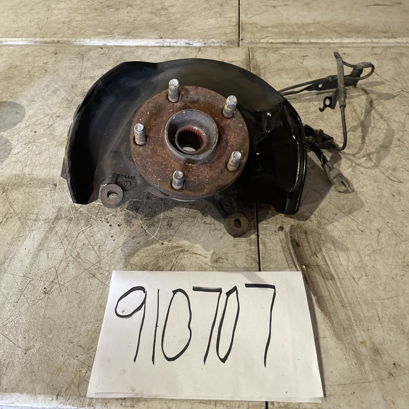 1995-01Lexus ES300 LEFT DRIVER SIDE FRONT KNUCKLE SPINDLE HUB