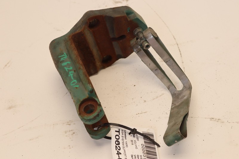 2019-2023 VOLVO VNL 760 D13 EGR COOLER MOUNTING BRACKET SUPPORT 21399313 OEM