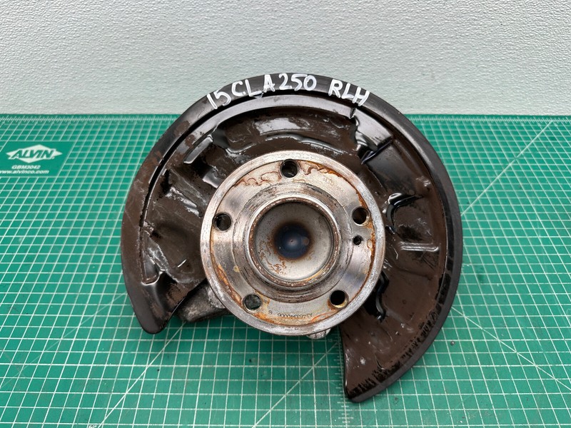 14-19 Mercedes CLA250 C117 FWD REAR LEFT DRIVER SIDE SPINDLE KNUCKLE W/ HUB OEM