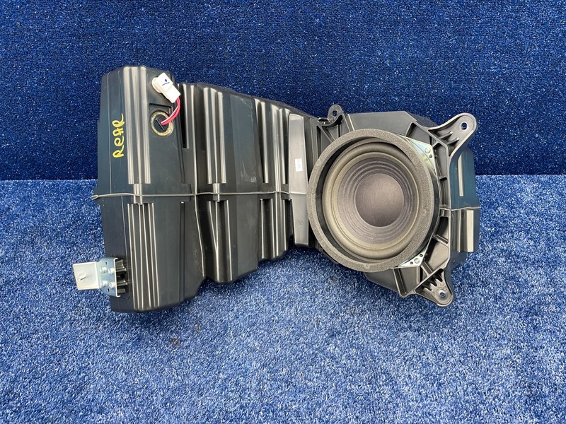 2013–2015 Lexus RX350 Toyota Trunk Subwoofer OEM 86160-0E230 2Ω