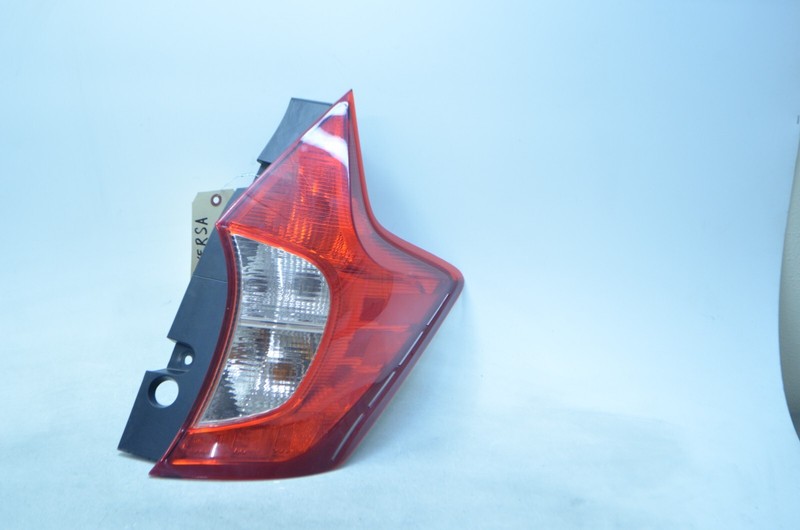 14-19 NISSAN VERSA NOTE HATCHBACK REAR RIGHT PASSENGER SIDE TAIL LIGHT LAMP OEM