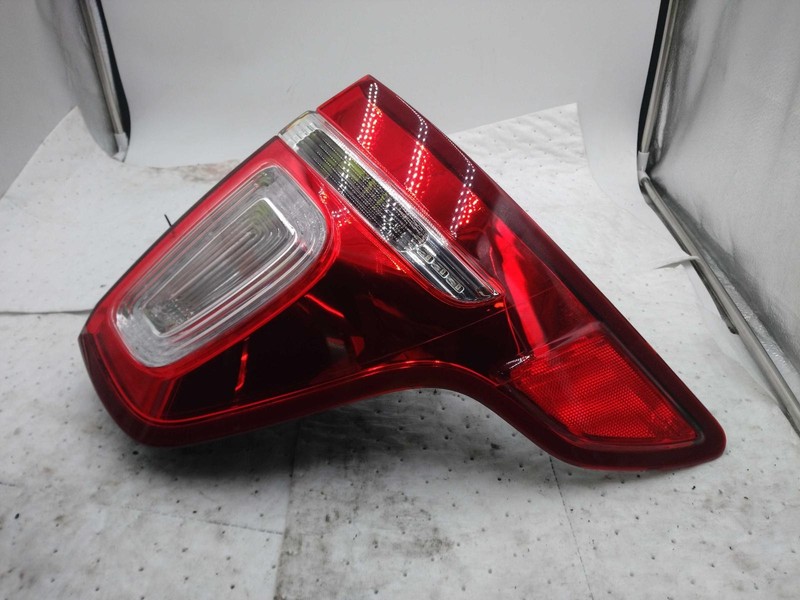 2013 Ford Explorer Right Tail Light Assembly Black Minor Internal Cracks