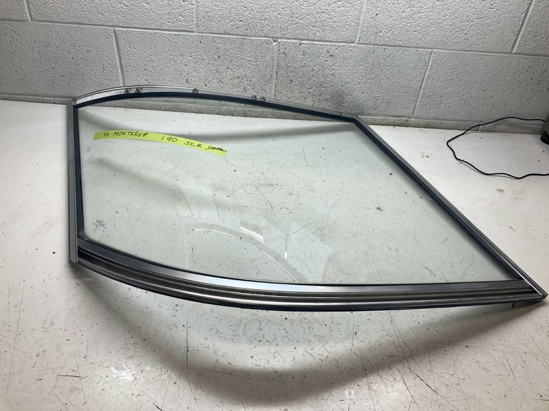 Z7 1994 Monterey 190 SCR Boat Windshield Driver Right Starboard