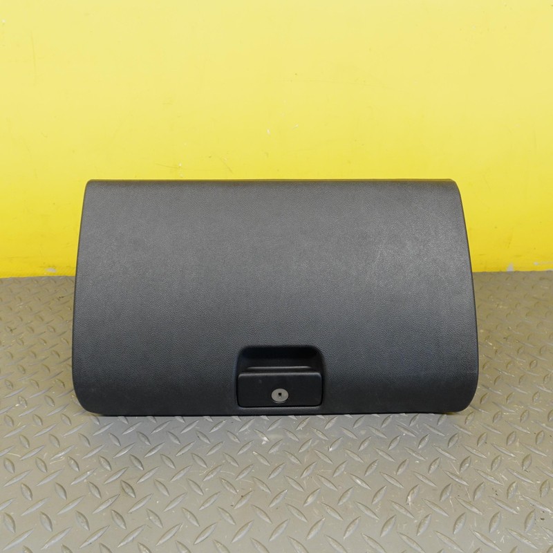 2016-2019 GMC SIERRA 1500 Glove Box Storage Compartment Oem 84388715
