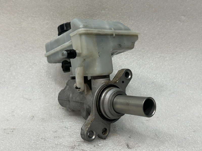 VW VOLKSWAGEN OEM 2015 Golf-Brake Master Cylinder Reservoir 5Q1611301B