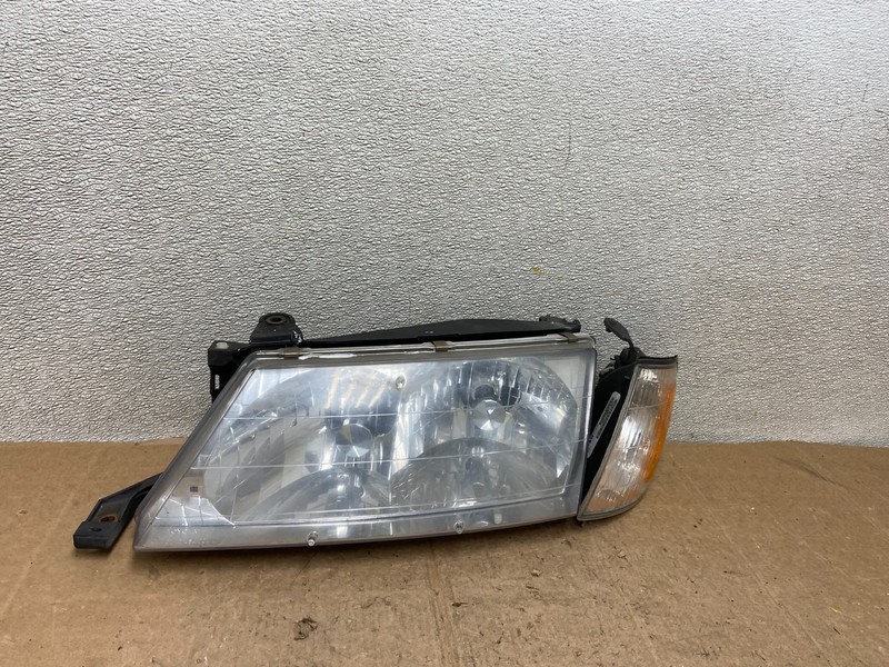 1998 to 1999 Toyota Avalon Left Driver LH Halogen Headlight Oem AA4131 DW