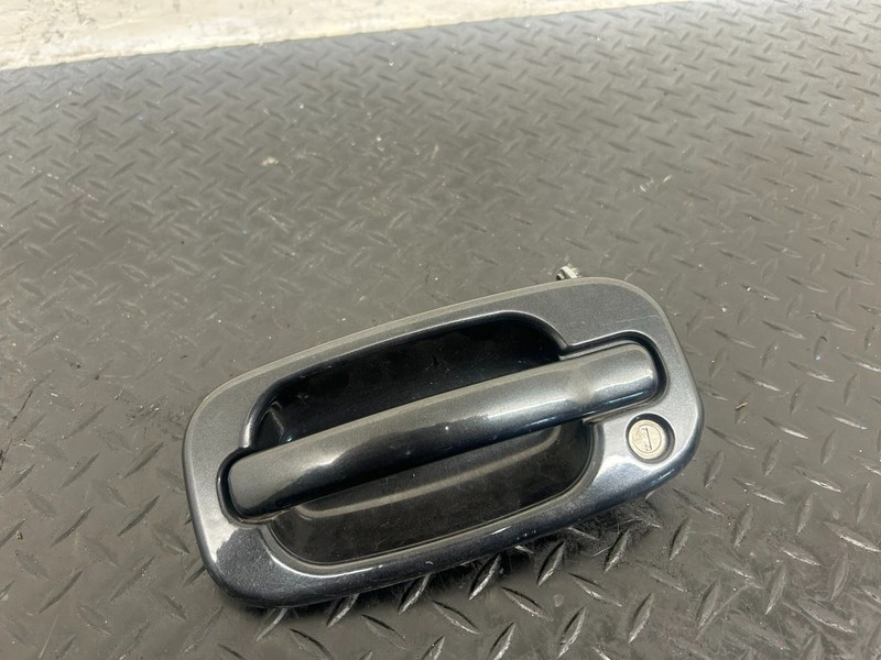 05-07 GMC Yukon Denali XL Rear Left Driver Door Handle Dark Gray OEM 15721571