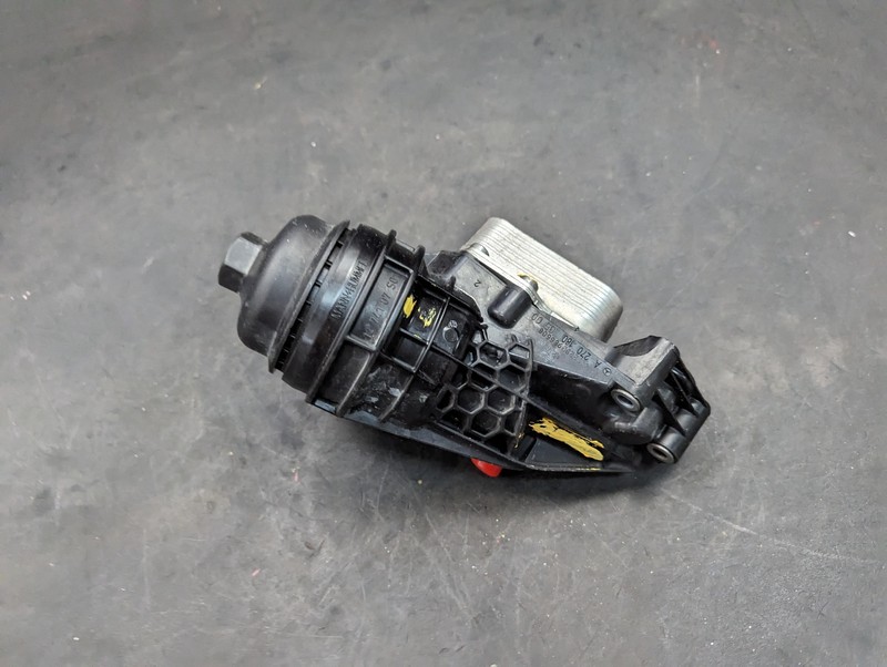 Engine Oil Filter Housing 2018 Mercedes CLA250 2701800500 2014 2015 2016 - 2019