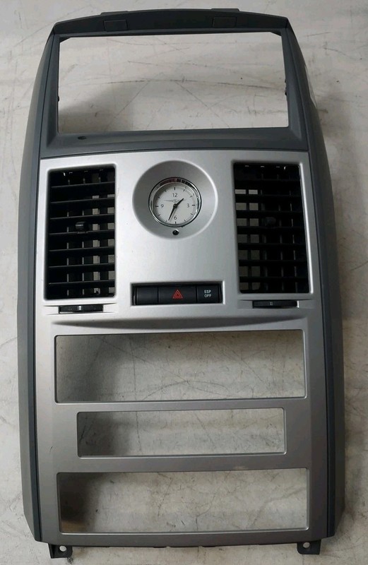 08-10 Town & Country Center Console Clock A/C Climate Control Bezel Trim W/Vents