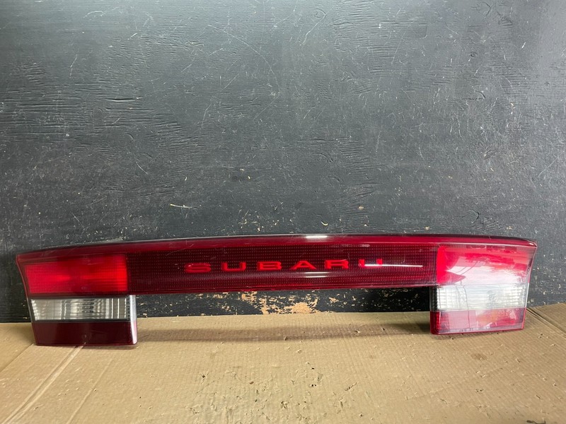 2000 to 2004 Subaru Legacy 4dr Sedan Trunk Center Tail Light Panel OEM ab3136 DG