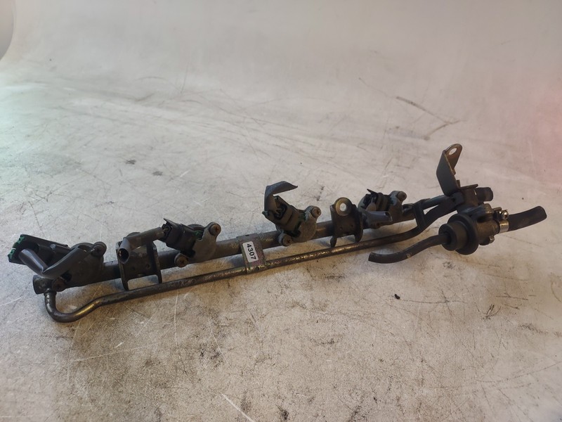 98-01 Nissan Altima KA24DE 2.4L Fuel Rail & Injectors OEM