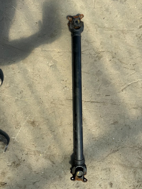 2011-2016 BMW 528i xDrive Front Driveshaft Propeller Shaft 8628043 OEM Used