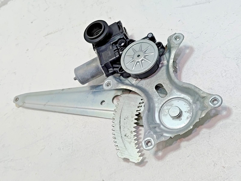 TOYOTA CAMRY REAR PASSENGER SIDE DOOR WINDOW REGULATOR W/ MOTOR OEM 2018-2024