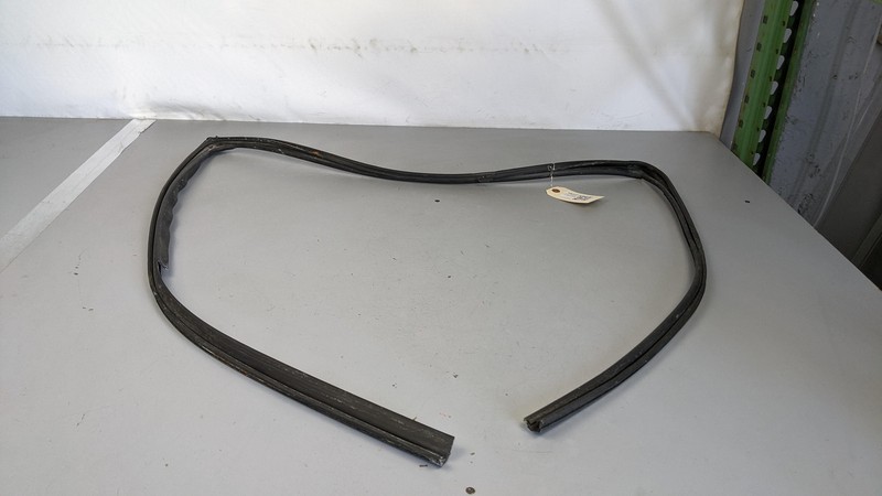 Front Right Door Window Glass Run Channel 2020 Honda Passport 72235-TG7-A11 2019