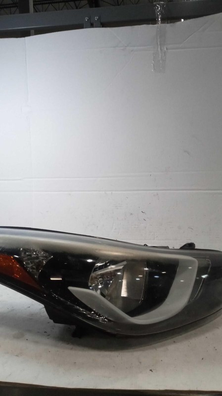 2016 Hyundai Elantra Right Headlight Assembly Silver OEM 25721 Used 97K Miles