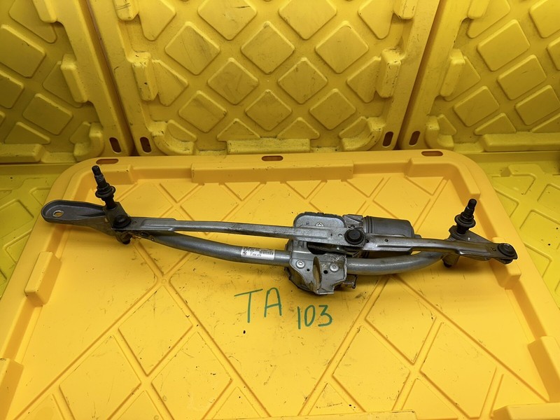 2012-2019 BMW M6 F06 2015 Front Windshield Wiper Transmission Linkage W/ Motor