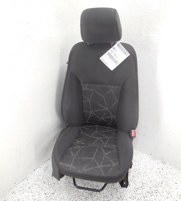 2011 11 Ford Fiesta Front Seat Passenger Right Manual 2 Way OEM Headrest Adjust