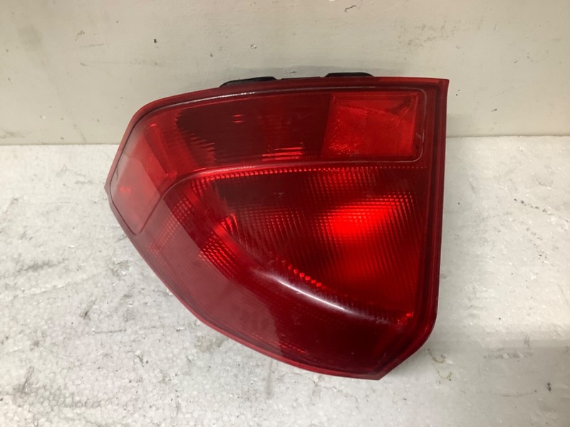 2001 2002 2003 HONDA CIVIC 4D SEDAN RIGHT (passenger side) OUTER TAIL LIGHT OEM