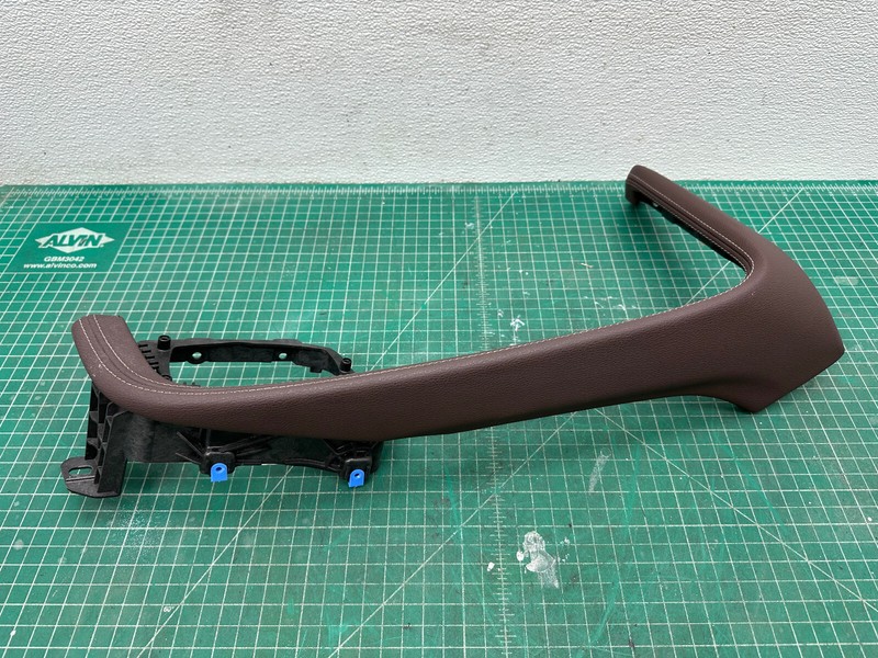 16-18 BMW X1 F48 CENTER CONSOLE ARMREST TRIM COVER PANEL OEM