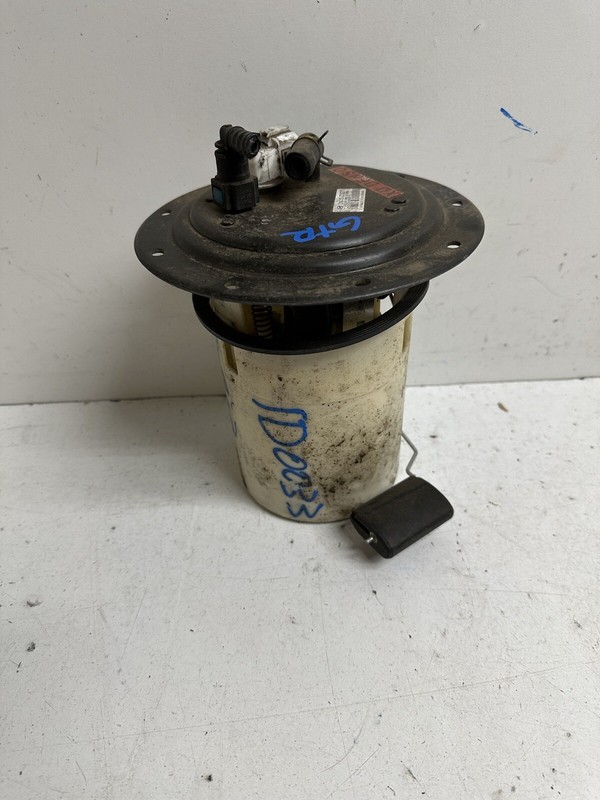 2007-2008 Hyundai Tiburon Fuel Pump w Sending Unit & Bracket Oem