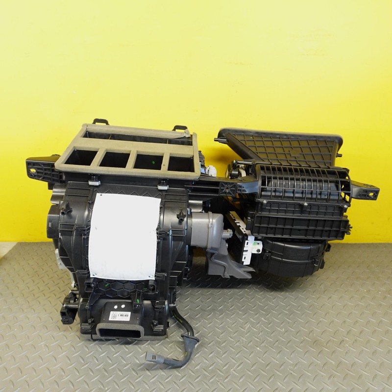 2024-2025 HYUNDAI SANTA FE FRONT HVAC A/C HEATER BLOWER HOUSING CASE OEM