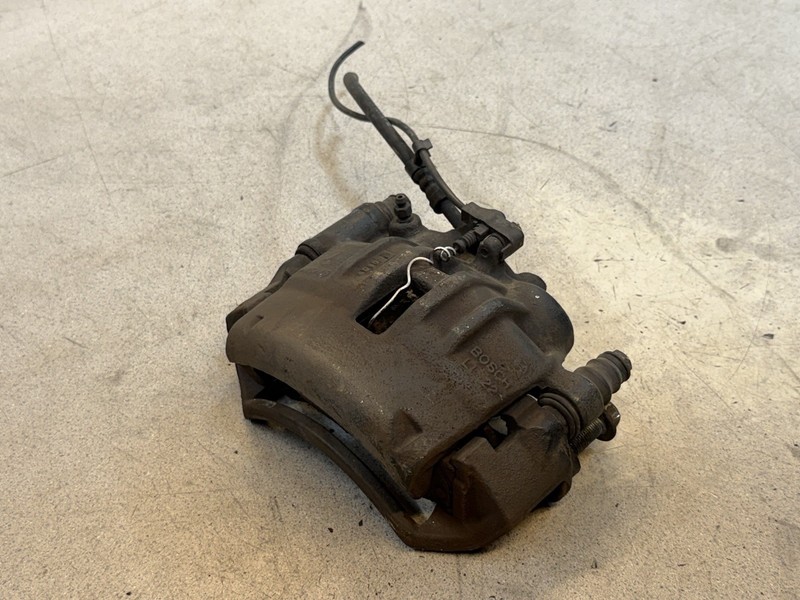 02-06 Dodge Mercedes Freightliner Sprinter 3500 Front Left Brake Caliper BOSCH