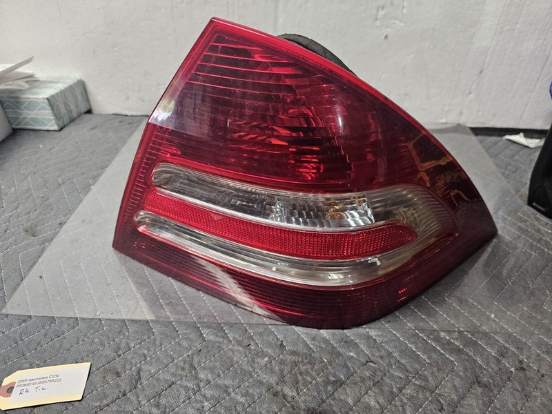 Passenger Tail Light 203 Type Sedan C230 Fits 05-07 MERCEDES C-CLASS 1364125
