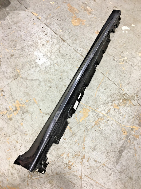 BMW 550 F10 PASSENGER SIDE SKIRT ROCKER MOLDING PANEL 2011-2016 OEM *A90* GRAY