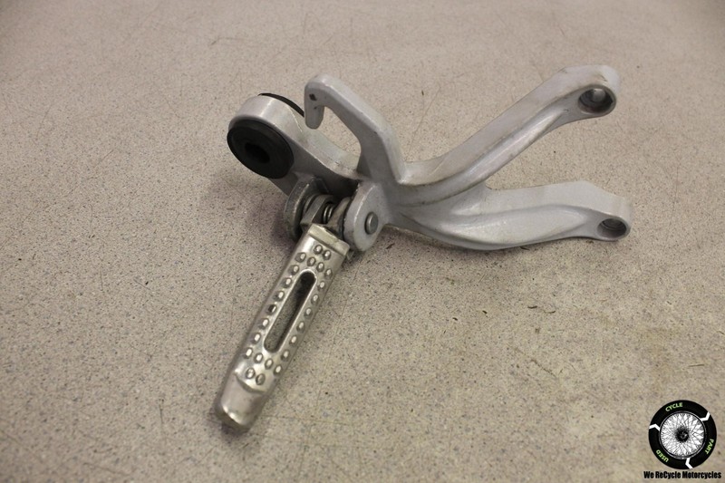 2015 Hyosung GT650R RIGHT REAR BACK PASSENGER PEG BRACKET MOUNT GT 650 R 15