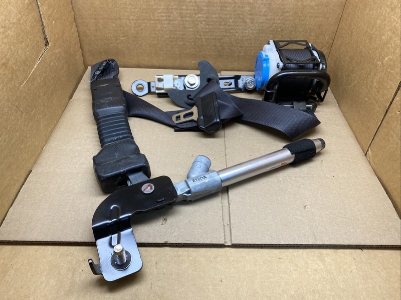 14-19 Kia Soul Front Right Passenger Side Seat Belt Seatbelt Retractor Assembly