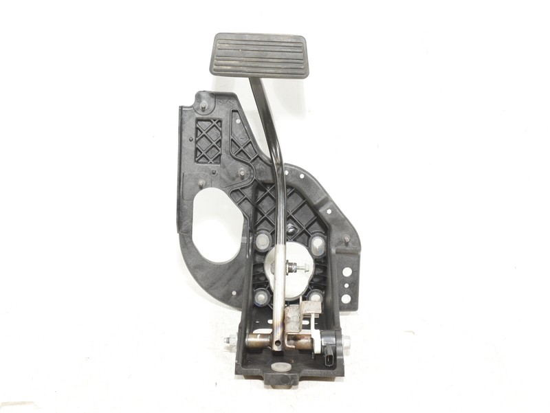 2014-2018 CHEVY Silverado / GMC Sierra 1500 Brake Pedal Assembly W/ Bracket OEM