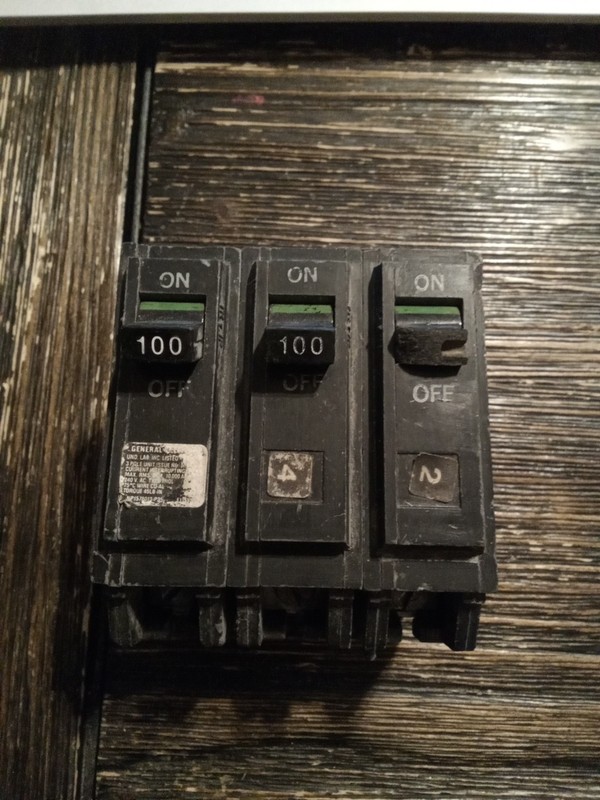 General Electric Type THQL 3Pole 100Amp Circuit Breaker (Damage) *Free Shipping*