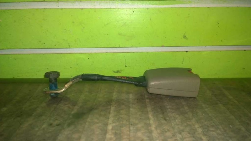 01 SATURN S SERIES SC 1.9L AT 3 DOOR COUPE RF SEAT BELT BUCKLE OEM 1428-7