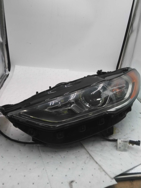 2017 Ford Fusion Left Headlight Assembly White OEM 668815 101k Miles
