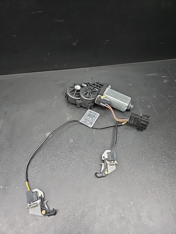 BMW E93 F33 F83 328 335 435 M3 M4 Convertble Hard Top Roof Lock Latch Motor OEM