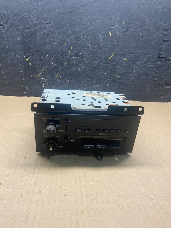 1991 to 1993 Buick Park Ave Lesabre GM Delco Cassette Radio Aux T1860 PS