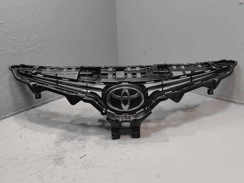 2018-2020 Toyota Camry SE XSE Front Bumper Radiator Upper Grille W/ Emblem OEM