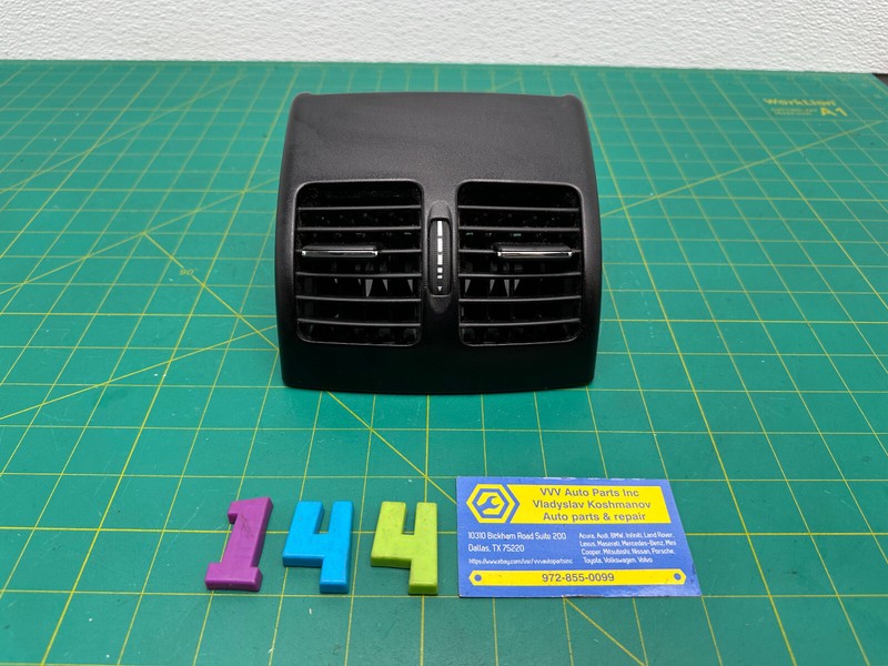08-15 Mercedes C-class W204 CENTER CONSOLE REAR FRESH AIR VENT Black OEM