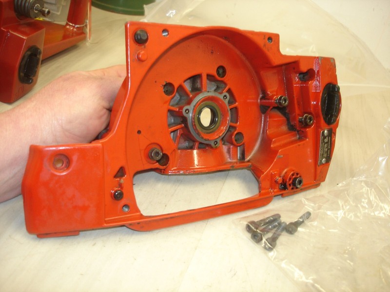 Jonsered2071 crank case half flywheel side chainsaw part only bin657