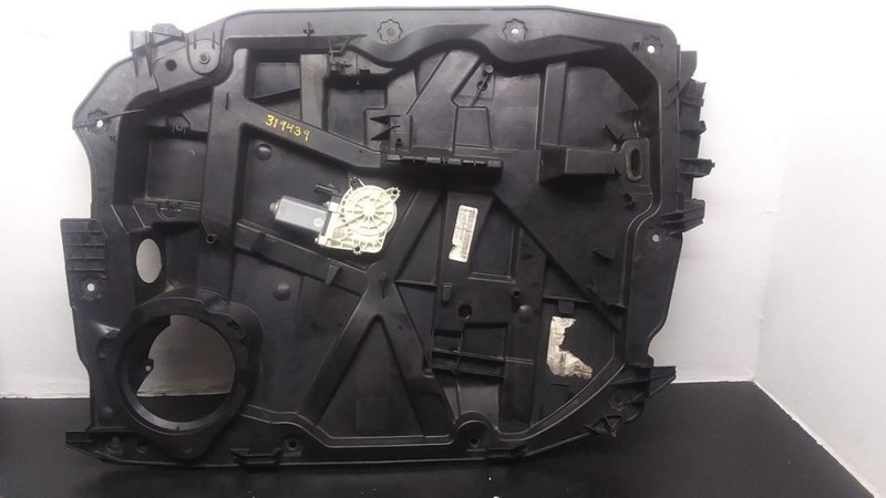 08-20 Dodge Caravan Front Right Window Regulator Panel Assembly OEM 68030654AA