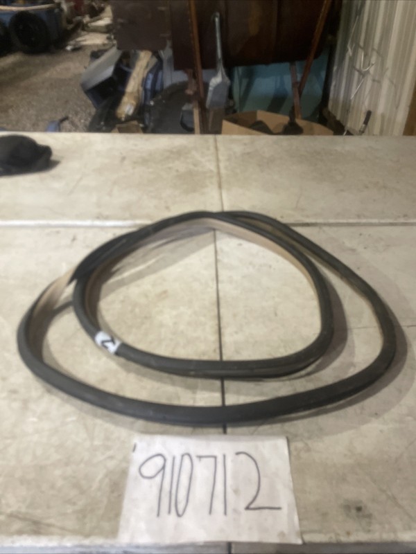 05 06 07 08 09 CADILLAC SRXREAR RIGHT SIDE DOOR WEATHERSTRIP SEAL OEM