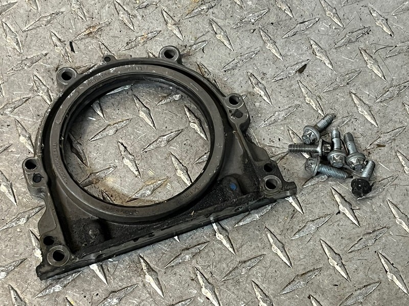 04-06 Mercedes Dodge Sprinter T1N 2.7L OM647 Engine Crankshaft Rear Seal Plate