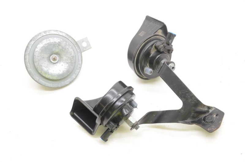 97-04 Porsche Boxster 2.7L High and Low Tone Horns 10R051809