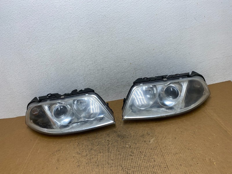 2001-2005 Volkswagen Passat Left+Right Set Headlights AE1467 DW