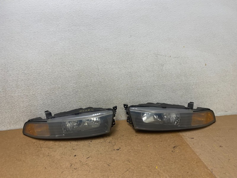 2002 to 2003 Mitsubishi Galant Left+Right Side Headlights S9237 DW