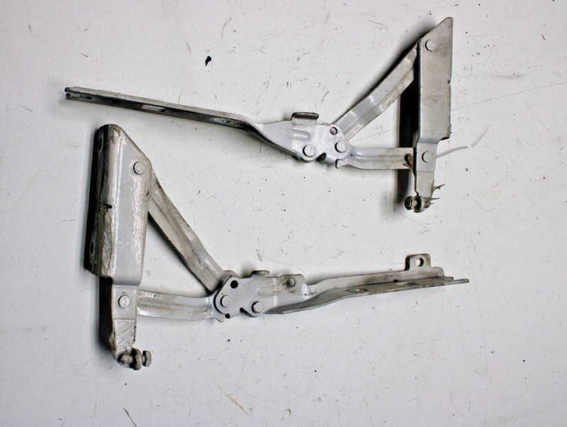 2008-2014 Volkswagen Golf GTI Hood Hinges United 5K0823301C 5K0823302C
