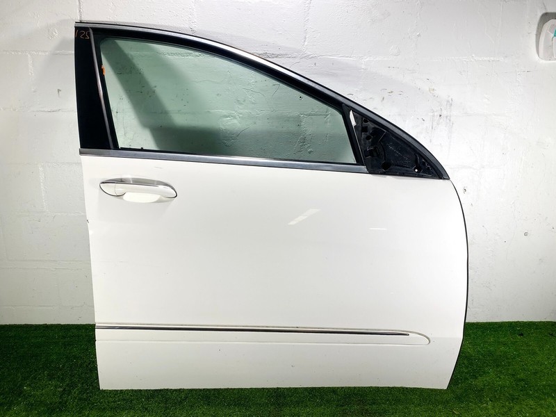 06-13 MERCEDES BENZ W251 R CLASS FRONT RIGHT PASS SIDE DOOR SHELL SKIN OEM