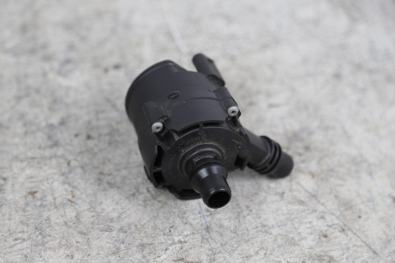 2017 - 2020 BMW 5 & 7 SERIES G12 G30 ENGINE COOLANT AUXILIARY WATER PUMP OEM