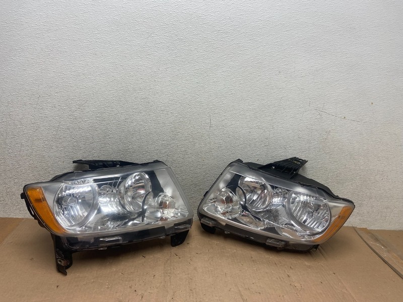 2011-2013 Jeep Grand Cherokee Left+Right Halogen Headlights R1680 DW