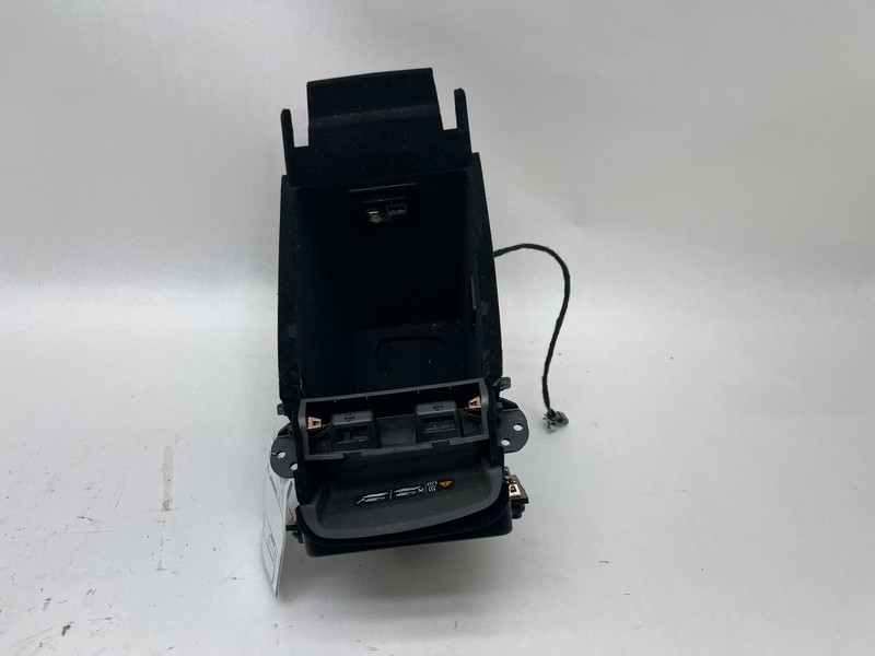 2020-2021 CADILLAC XT5 CENTER CONSOLE WIRELES CHARGING PHONE STORAGE W/ UNIT OEM